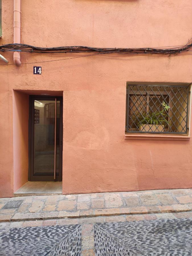 Apartamento Centrico Con Patio Privado Tarragona Bagian luar foto