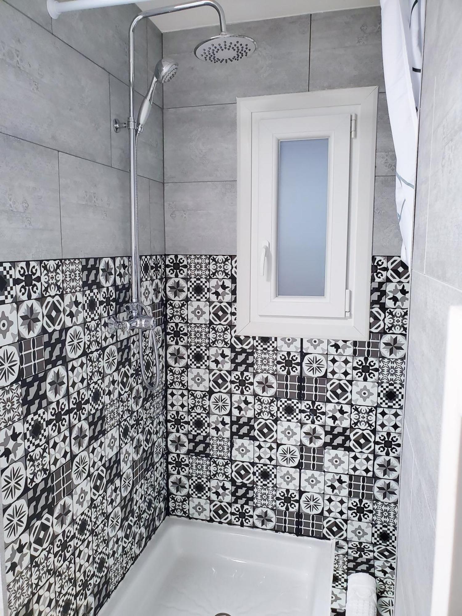 Apartamento Centrico Con Patio Privado Tarragona Bagian luar foto